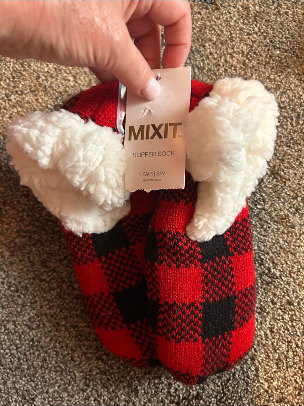 NWT Mixit Red Buffalo Plaid Knit Slipper Socks S/M Faux Fur Lining Non-Slip